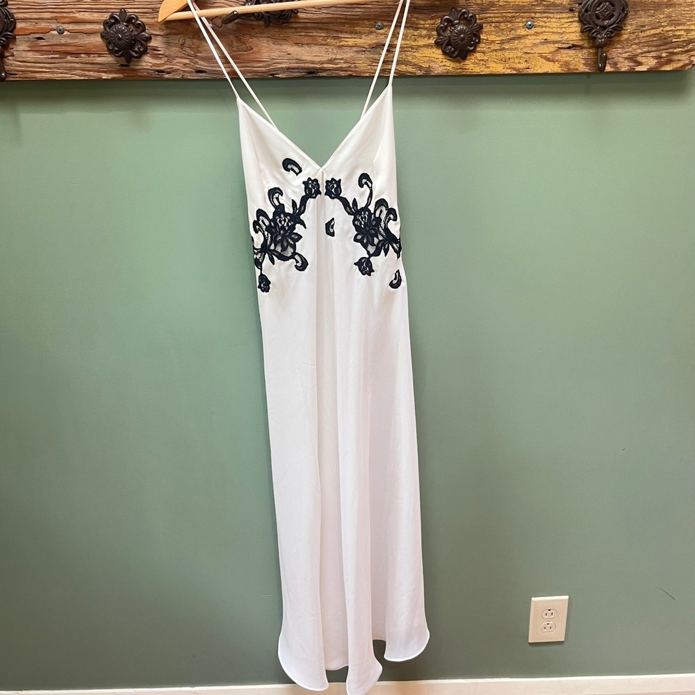 Natori White Satin Floral Lace Applique Chemise Nightgown Womens Medium - Picture 1 of 5